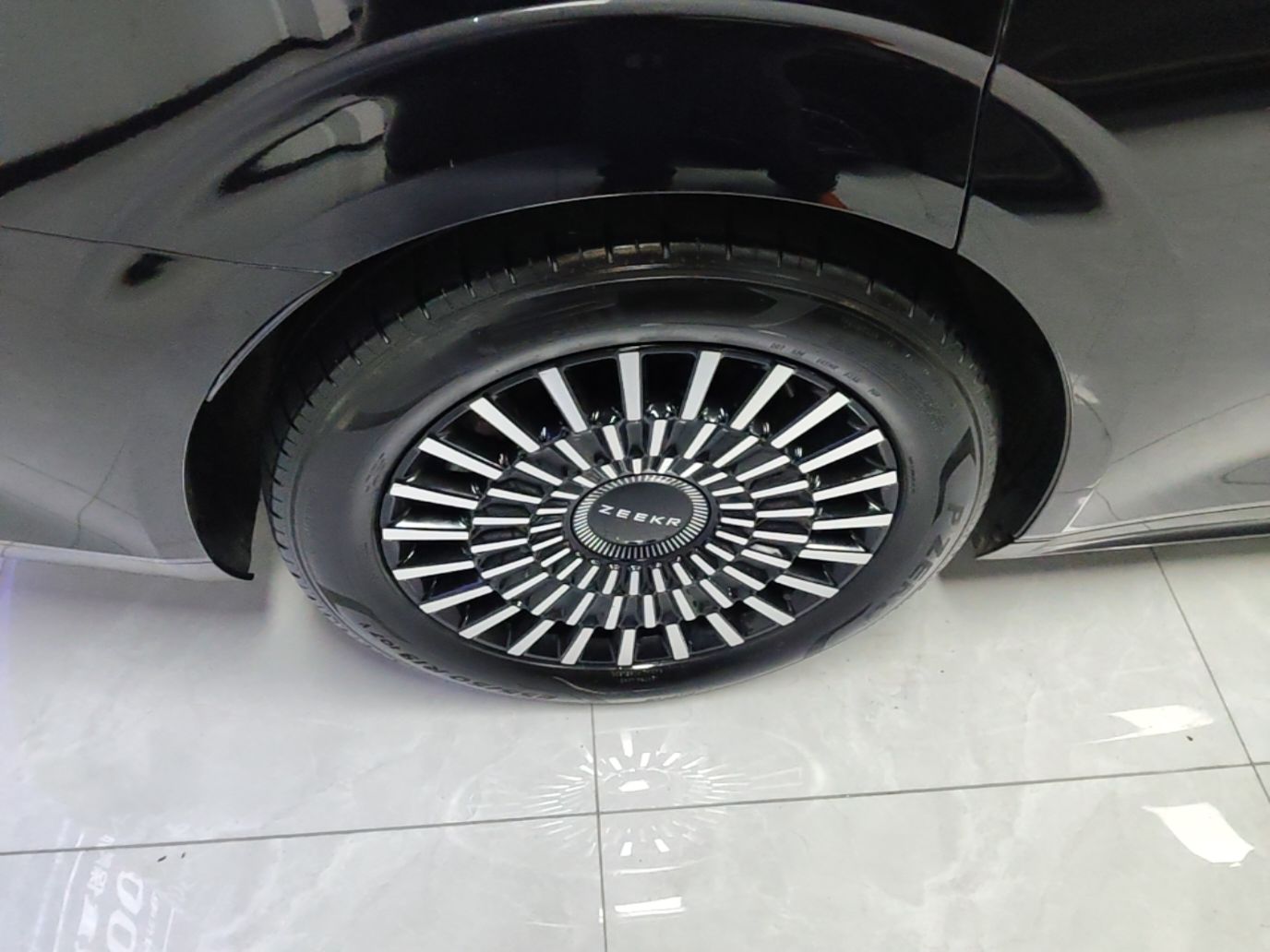 Zeekr 009 2022 WE Edition — снимка 11
