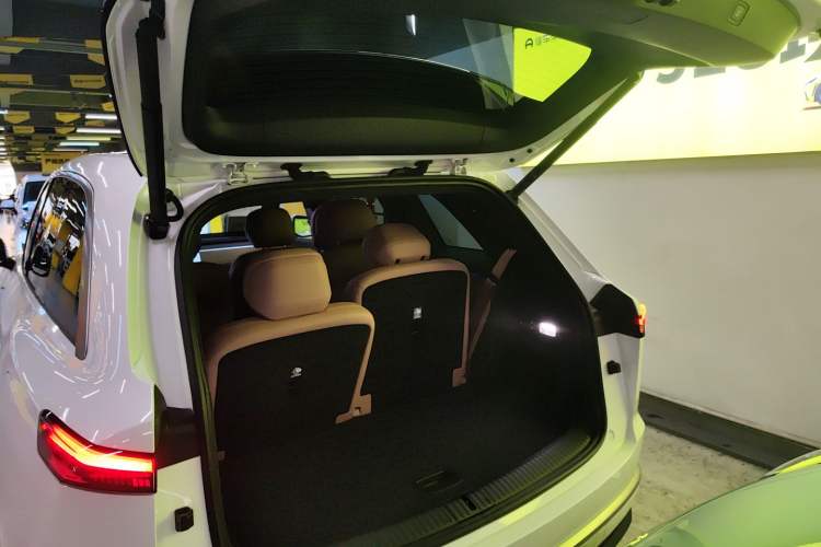 Used ONVO Luxeed L90 2025 Model—Max Six-Seater Version Trunk