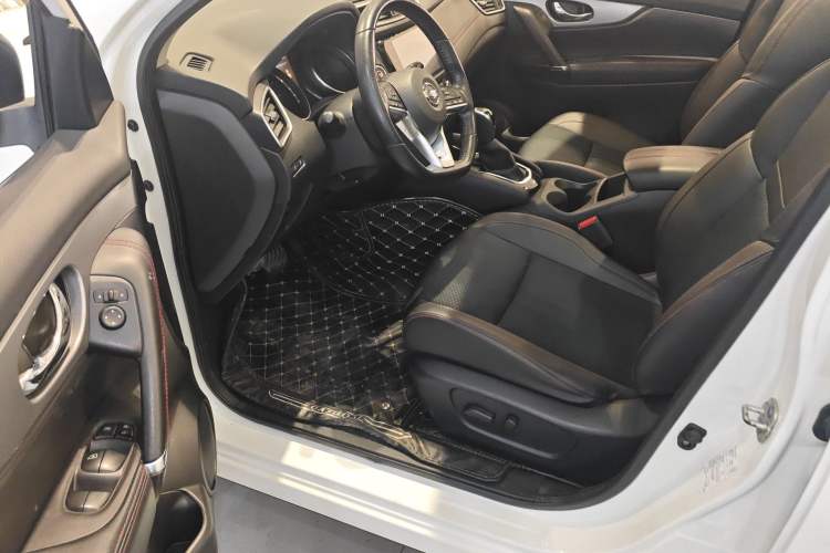 Used Nissan Qashqai 2019 2.0L CVT Luxury Edition Left Front Seat