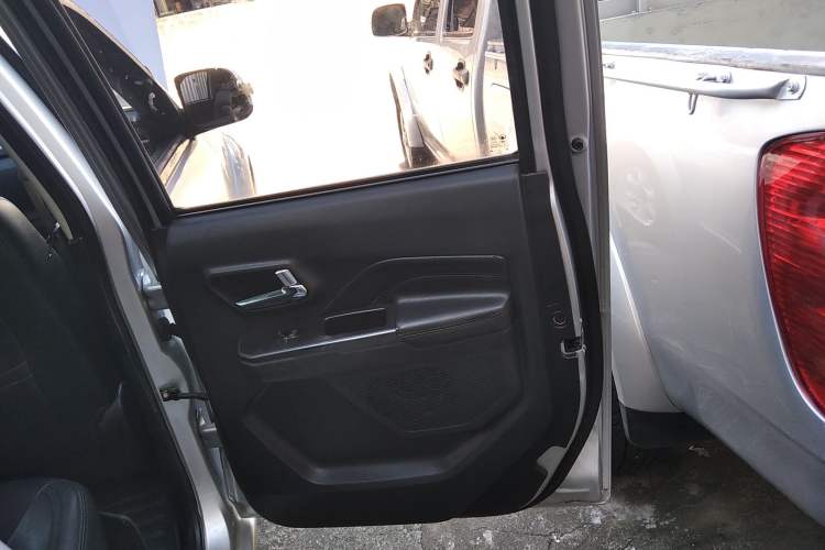 Used Great Wall Wingle 5 2017 2.0T European-spec Diesel Two-Wheel-Drive Entry-Level Big Double-Cab GW4D20D
