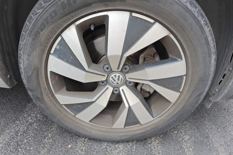 Used Volkswagen Tayron 2020 330TSI Two-Wheel Drive Luxury Smart Connectivity Version Right Front Wheel Hub