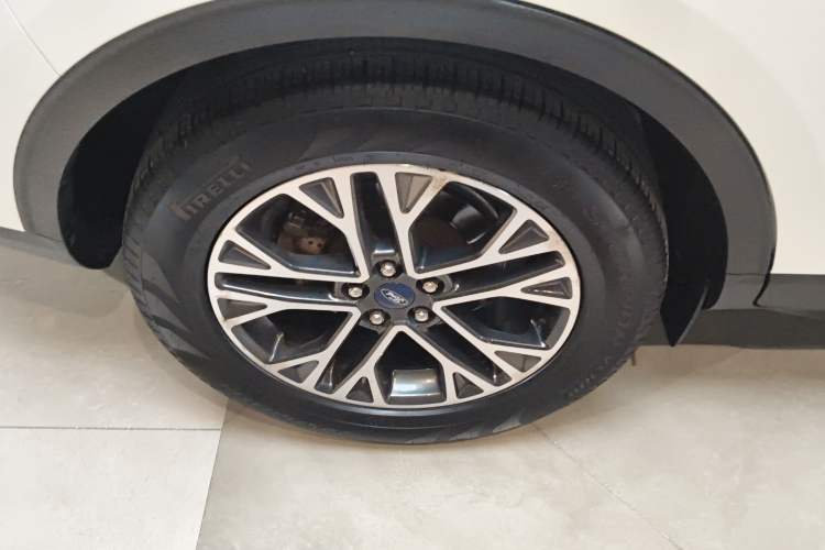 Used Ford Escape 2020 EcoBoost 245 4x4 Enjoyment Model
