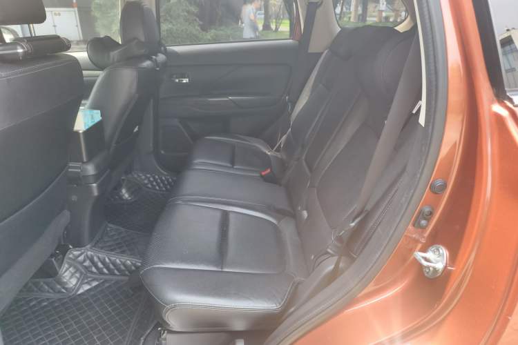 Used Mitsubishi Outlander 2014 2.4L 4x4 Deluxe Value Edition 5 Seats