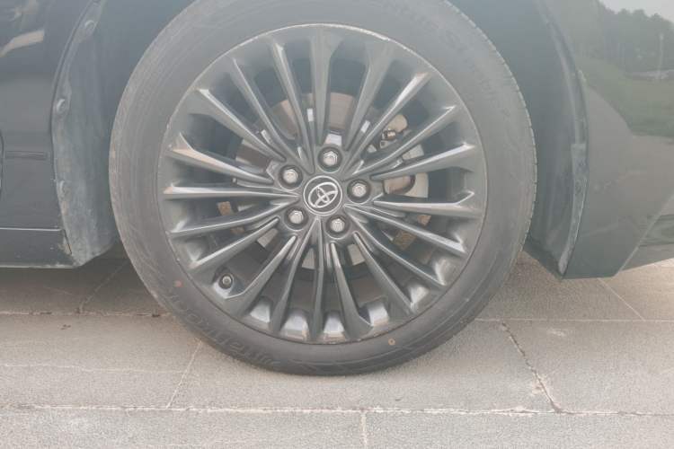 Used Toyota Avalon 2019 2.0L XLE Premium Edition China VI Right Front Wheel Hub