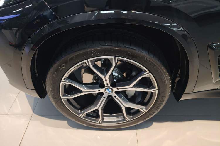 Used BMW X5 2026 Model, xDrive 30Li Prestige M Sport Night Package Left Front Wheel Hub