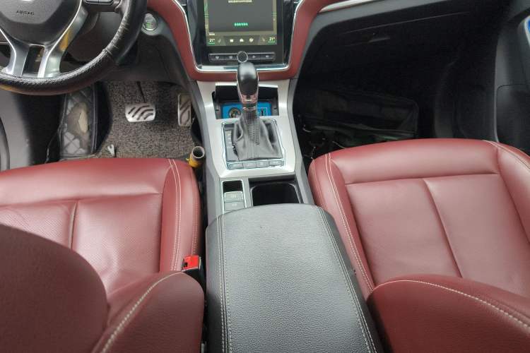 Used Roewe RX5 2016 30T Four-Wheel Drive Automatic Internet Smart Luxury Edition Gear Lever