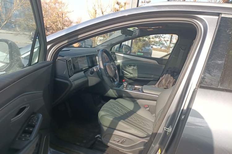 Used BYD Song L DM-i 2025 Intelligent Driving Version 112 km Beyond-Range Type
