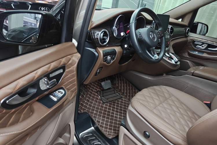 Used Mercedes-Benz V-Class 2017 V 260 Avantgarde Edition Driver Seat