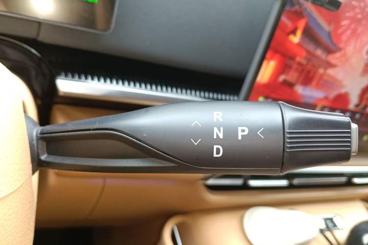 Used VOYAH Dream 2025 PHEV Four-Wheel Drive Prestige Kunpeng Edition