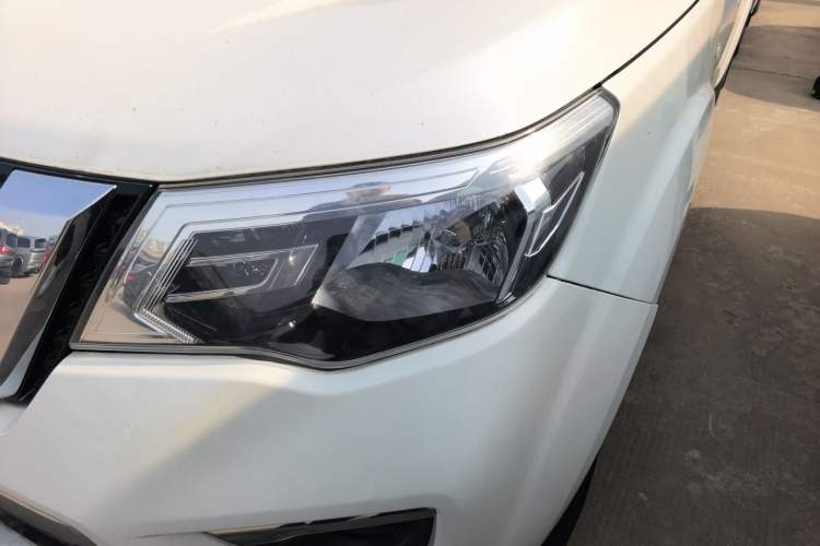 Used Nissan Terra 2018 2.5L Automatic 2WD Luxury Edition
