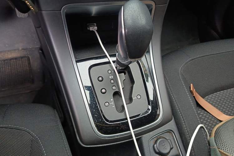 Used Citroen C4 Sega 2018 1.6L Automatic Luxury Model Gear Lever