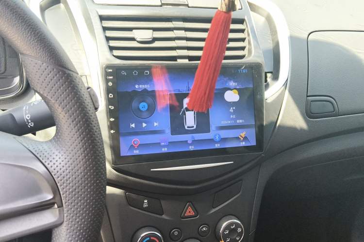 Used Chevrolet Trax 2014 1.4T Manual Two-Wheel Drive Comfort Model Audio And AC Panel