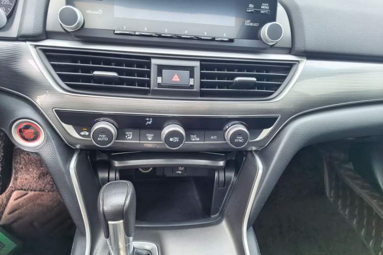 Used Honda Accord 2018 260TURBO Luxury Edition China V Emission Standard Audio And AC Panel