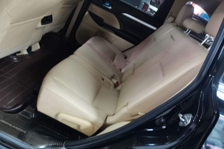 Used Toyota Highlander 2015 2.0T Two-Wheel Drive Elite Edition 5 Seats Left Rear Seat