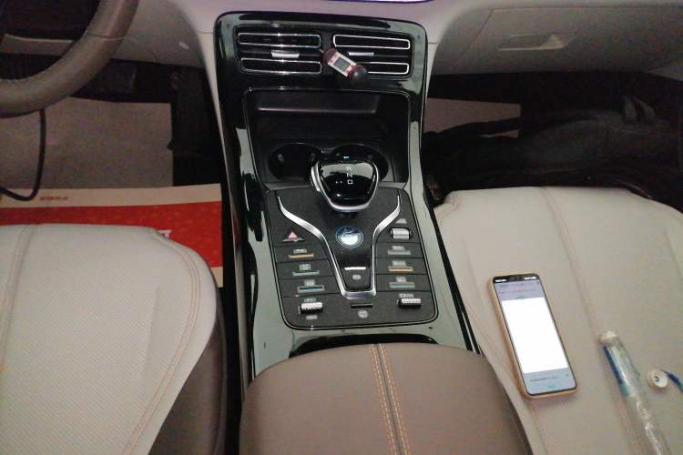 Used BYD Qin PLUS 2023 Champion Edition DM-i 55KM Leading Model Gear Lever