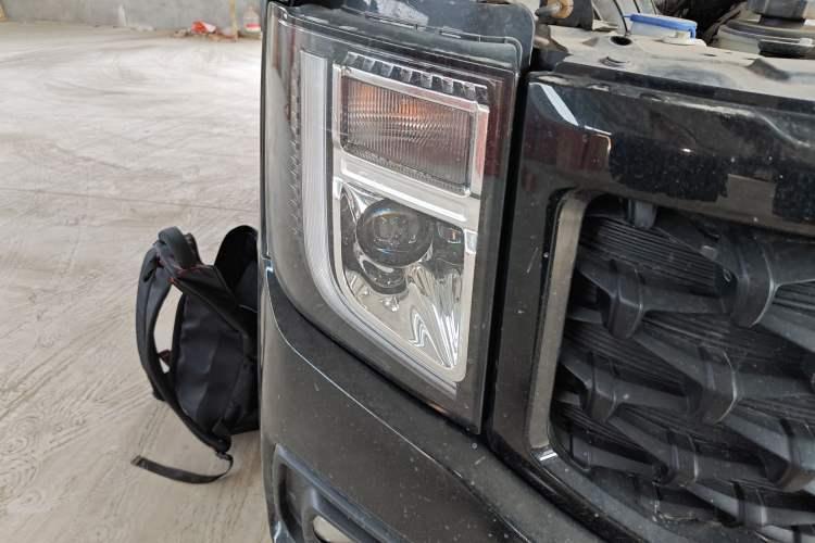 Used JMC Fushun 2023 2.0T Automatic Short-Wheelbase Low-Roof Commercial & Multi-Purpose Passenger Vehicle 6-Seater with Dual-Opening Tailgate
