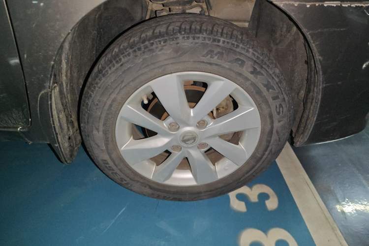 Used Nissan Livina 2013 1.6XE Manual Comfort Edition Right Front Wheel Hub