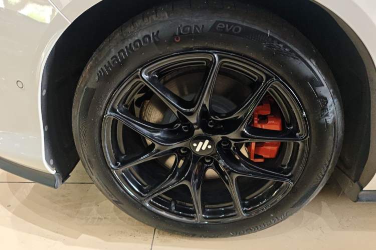 Used IM L6 2025 Max Right Rear Wheel Hub