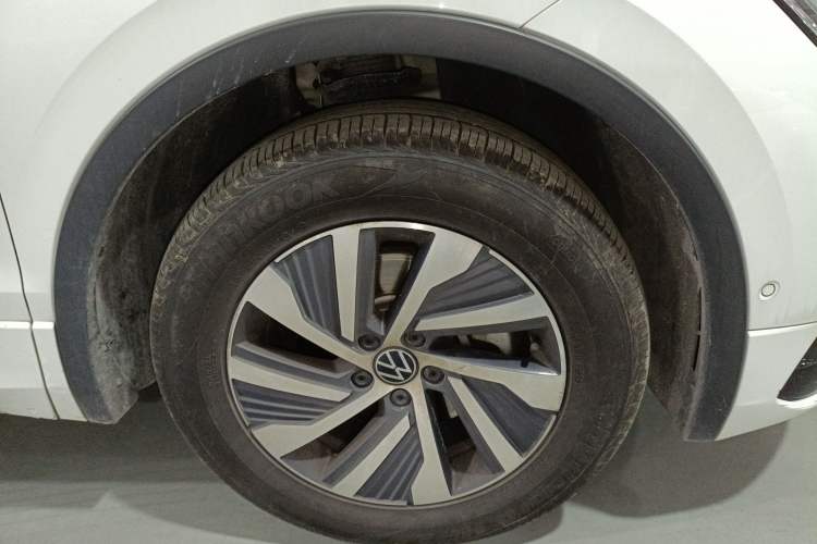 Used Volkswagen Tiguan L New Energy 2023 430 PHEV Plug-in Hybrid Flagship Edition Right Front Wheel Hub