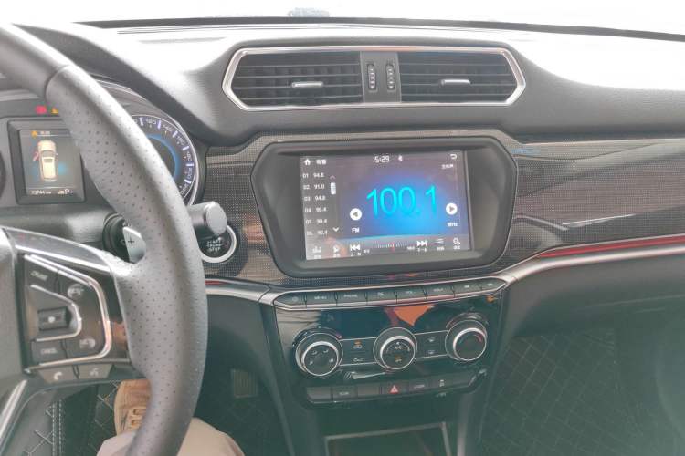 Used Haval H2 2018 Blue-Label 1.5T Dual-Clutch Two-Wheel-Drive Luxury Model Audio And AC Panel