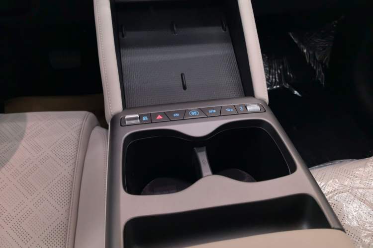 Used BYD Yuan UP 2025 Model 301KM Leading Version
