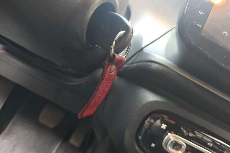 Used smart fortwo 2015 1.0L 52 kW Hardtop Passion Edition Vehicle Key