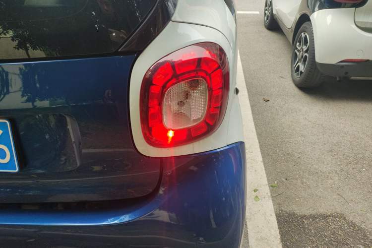 Used smart fortwo 2017 1.0L 52kW New Sound Special Edition China V Emission Standard