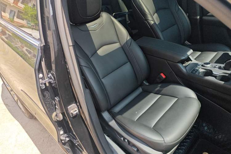 Used Cadillac XT4 2021 28T Two-Wheel Drive Luxury Version Right Front Seat