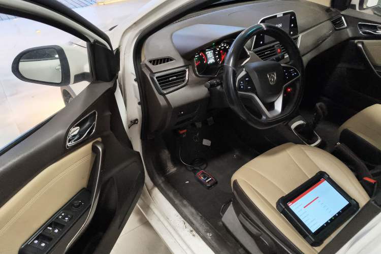 Used Baojun 310W 2017 1.5L Manual Fashion Model China V