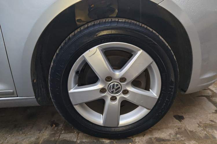 Used Volkswagen Touran 2013 1.4T DSG Comfort Edition 5-Seater Right Front Wheel Hub
