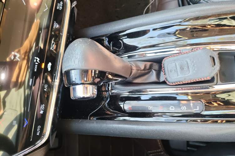 Used Honda Vezel 2015 1.8L CVT 2WD Luxury Model
