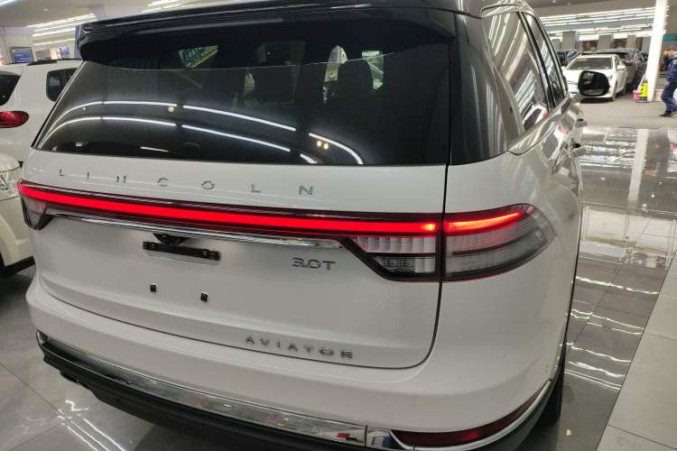 Used Lincoln Aviator 2021 3.0T V6 All-Wheel-Drive Executive Edition
