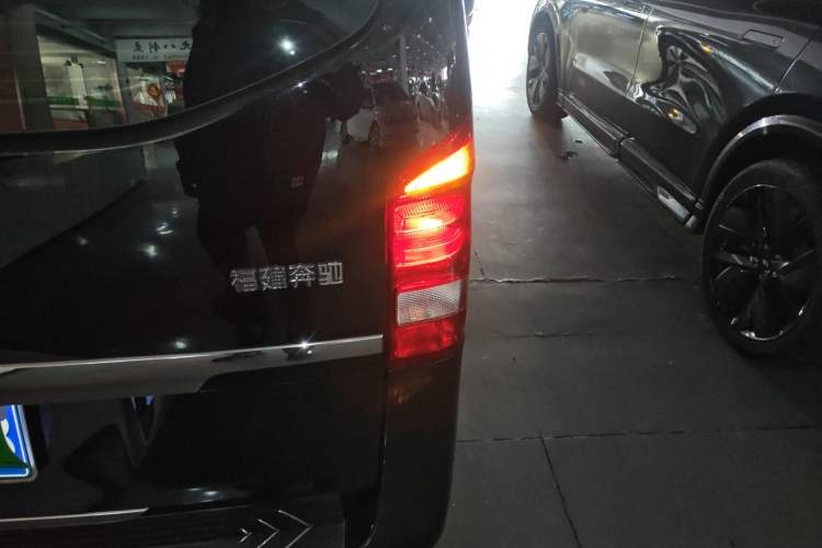 Used Mercedes-Benz Vito 2021 2.0T Business Version 7 Seats Exterior 3