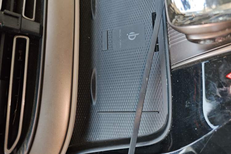 Used Denza D9 2023 DM-i 965 Luxury Model
