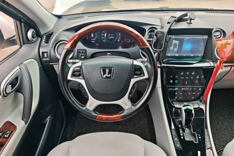 Used Luxgen Great 7 SUV 2015 2.2T Two-Wheel-Drive ZhiZun Version Steering Wheel