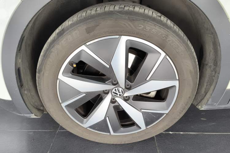 Used Volkswagen ID.4 CROZZ 2022 Long-Range Lite PRO Edition Left Front Wheel Hub