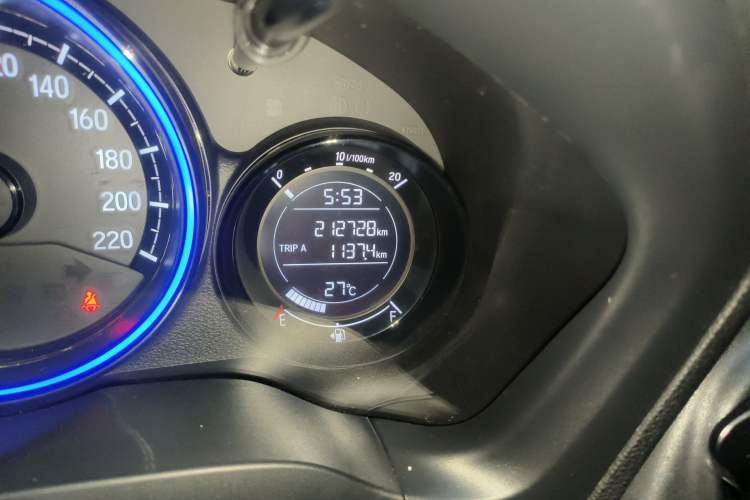 Used Honda XR-V 2015 1.5L LXi CVT Classic Edition Odometer Close Up