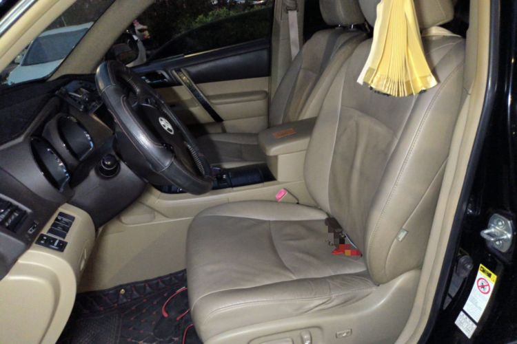 Used Toyota Highlander 2012 2.7L Two-Wheel Drive 7-Seater Luxury Edition Left Front Seat