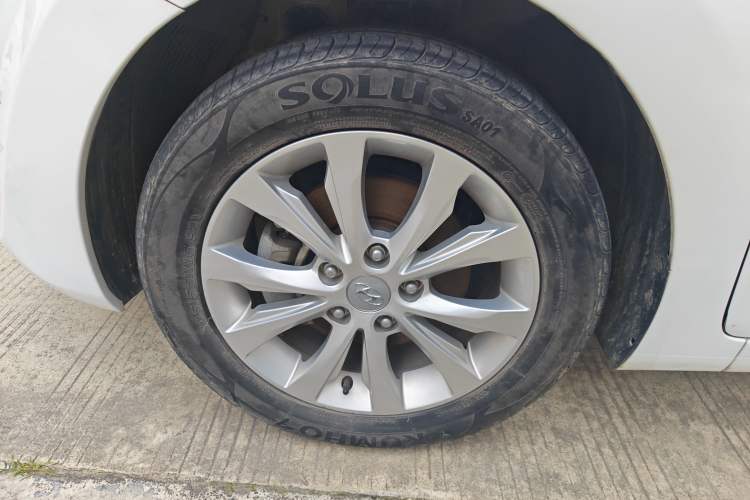 Used Hyundai Elantra (5th Generation / Langdong) 2016 1.6L Automatic Smart Version Left Front Wheel Hub