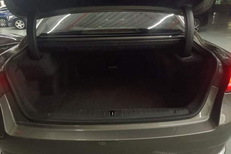 Used Geely Auto Emgrand GT 2017 1.8T Luxury Model Trunk