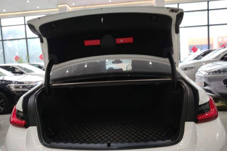 Used BMW i3 2023 eDrive 40 L Midnight Edition
