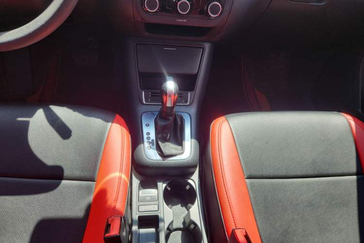 Used Volkswagen Tiguan 2016 300TSI Automatic Two-Wheel Drive Trend Edition Gear Lever