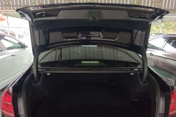 Used Volkswagen Passat 2017 330TSI DSG Luxury Edition Trunk