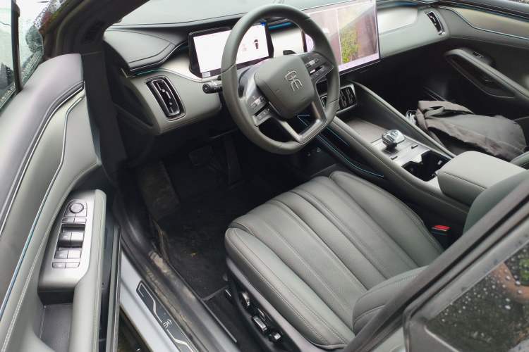 Used BYD Song L EV 2025 Intelligent Driving Version 662 km LiDAR Excellence Edition
