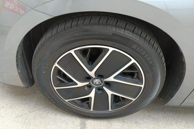 Used BYD Qin L 2024 DM-i 80KM Beyond Model Left Front Wheel Hub