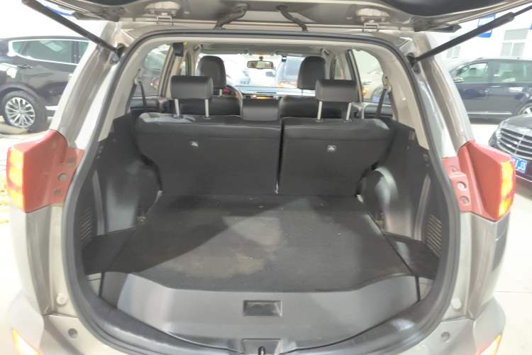 Used Toyota RAV4 2015 2.5L Automatic 4x4 Elite Edition
