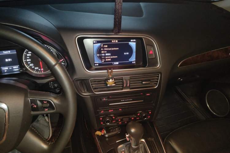 Used Audi Q5 2012 2.0TFSI Technology Model Audio And AC Panel