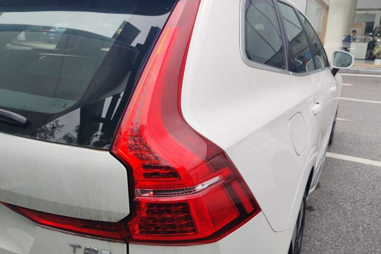 Used Volvo XC60 New Energy 2025 Plug-in Hybrid Long-Range All-Wheel Drive Smart Luxury Edition Right Rear Taillight