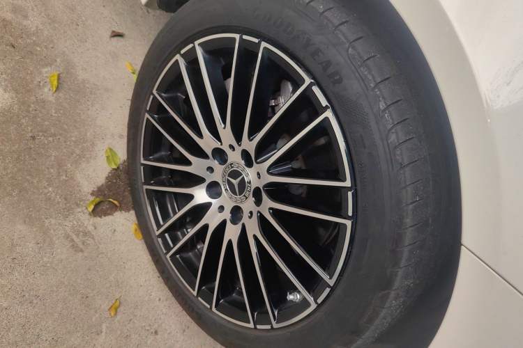 Used Mercedes-Benz C-Class 2023 Restyled C 260 L Sport Edition Right Front Wheel Hub