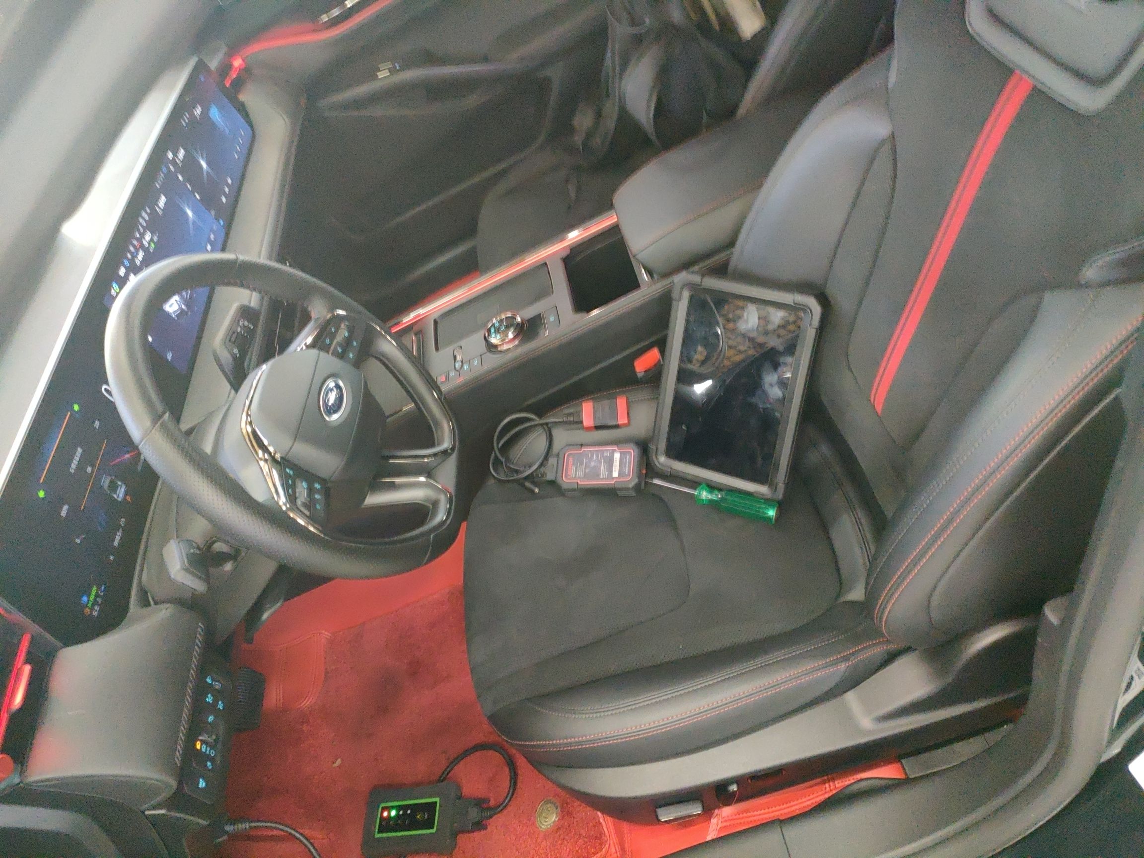 المقاعد الأمامية داخل السيارة